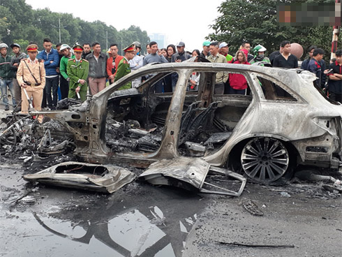 Nữ sinh 18 tuổi sợ hãi kể lại giây phút thoát chết trong vụ xe ô tô Mercedes gây tai nạn liên hoàn rồi bốc cháy-5