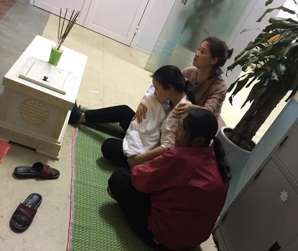 Bé gái tử vong do thủng dạ dày, gia đình đưa thi thể đến bệnh viện yêu cầu làm rõ-2