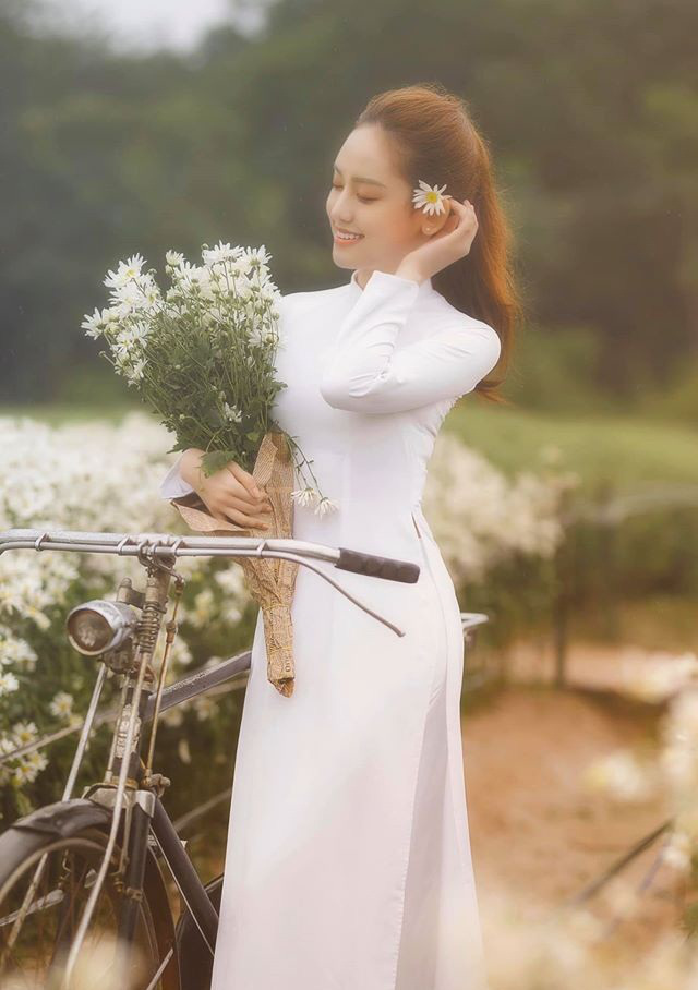 Thúy Vi ra tận Hà Nội chụp ảnh cúc họa mi, thần thái tư thế cũng đáng tham khảo nhưng soi clip hậu trường thì đúng là một trời một vực-2