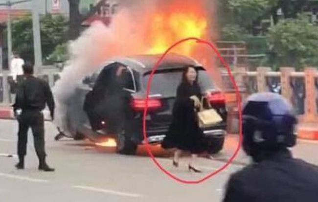 Nữ tài xế Mercedes khai do đi giày cao gót lại mất bình tĩnh nên đạp nhầm chân ga gây tai nạn liên hoàn khiến 1 người tử vong-1