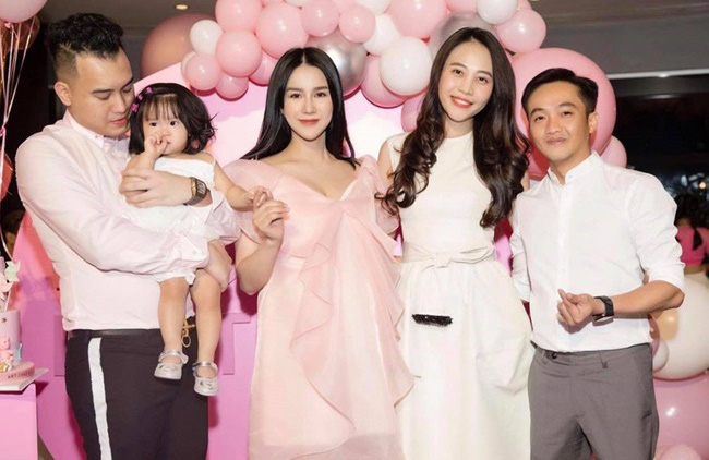 Giữa tin đồn mang thai, Đàm Thu Trang tự mình khoe ảnh vóc dáng gây bất ngờ-3
