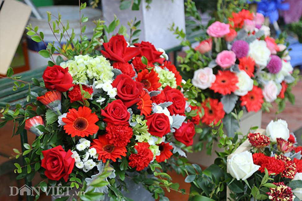 Khoảnh khắc đẹp 20/11: Cựu học sinh về trường ôm chầm cô giáo-10