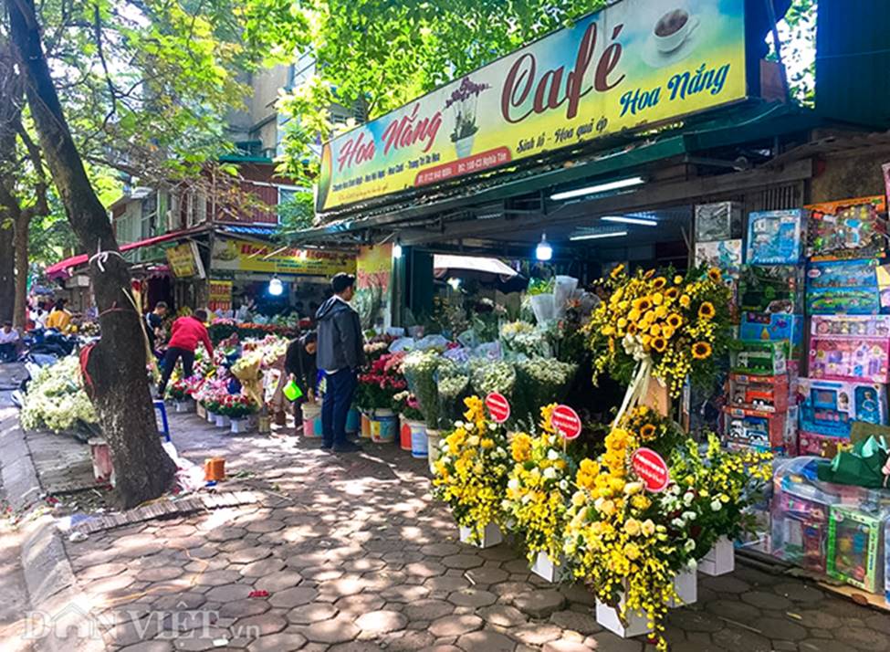 Khoảnh khắc đẹp 20/11: Cựu học sinh về trường ôm chầm cô giáo-8