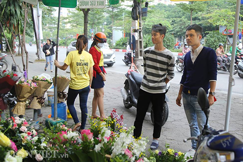 Khoảnh khắc đẹp 20/11: Cựu học sinh về trường ôm chầm cô giáo-9