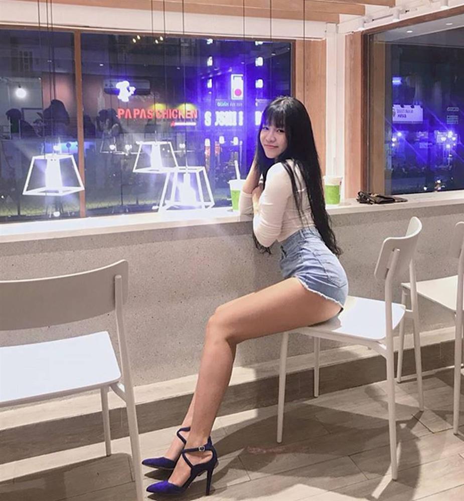 Bạn gái Lâm Tây nóng bỏng, gợi cảm trong mọi khoảnh khắc-11