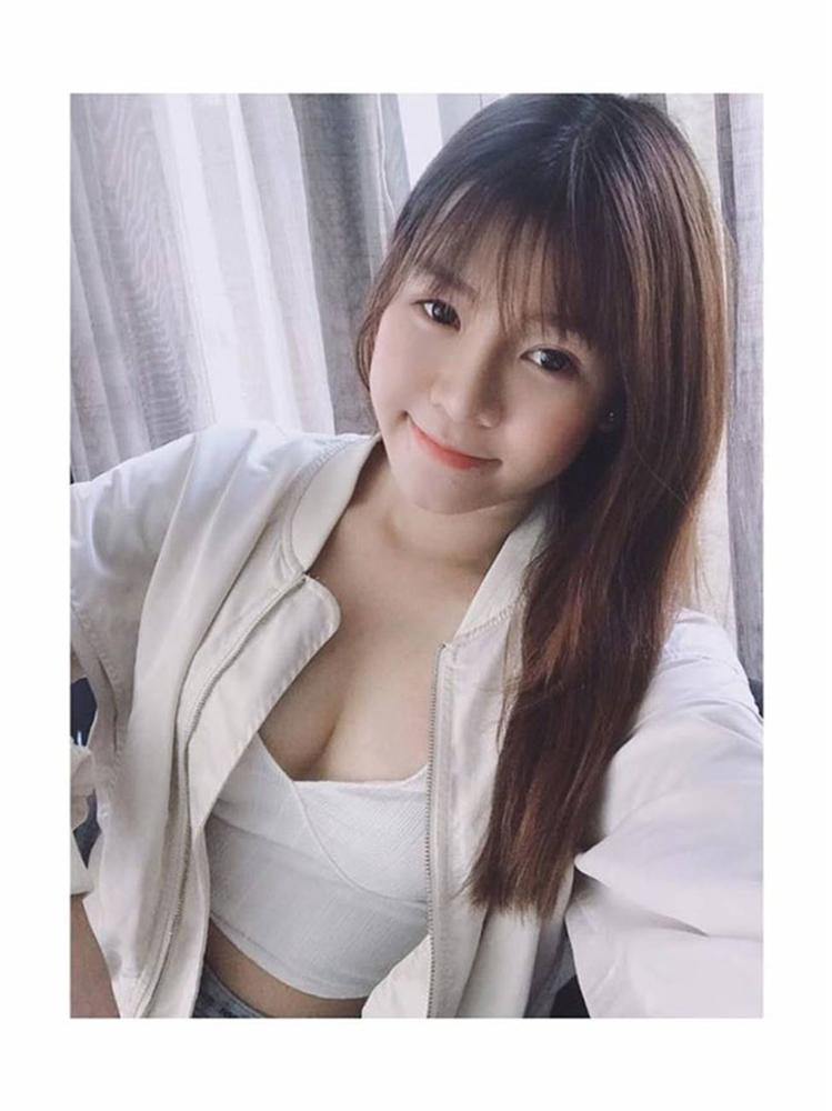 Bạn gái Lâm Tây nóng bỏng, gợi cảm trong mọi khoảnh khắc-6