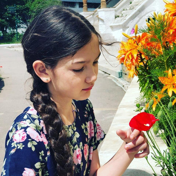 Em gái xinh đẹp trổ tài xoạc chân khiến Lâm Tây tự hào: Nhà không có gì ngoài dẻo-4