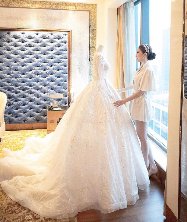 Tung clip bước vào lễ đường lung linh như cổ tích, Bảo Thy xúc động: Đời con gái chỉ một lần được xinh đẹp thế này-2