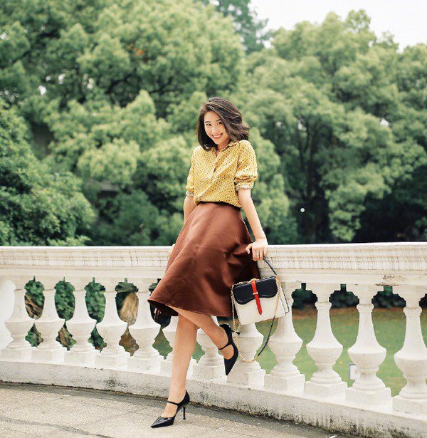 4 công thức phối chân váy đi làm trong ngày thu nắng nhẹ, chị em cứ yên tâm ghi điểm-15