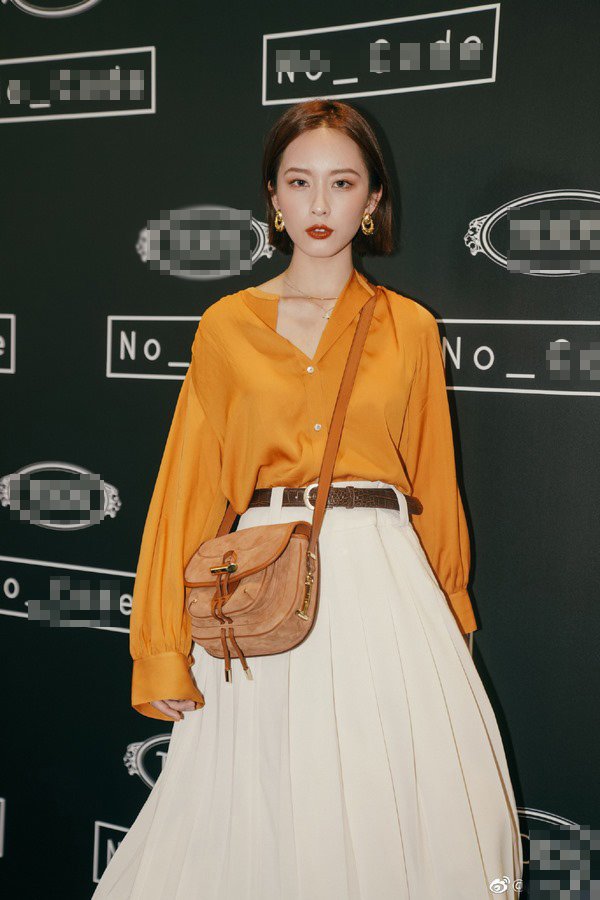 4 công thức phối chân váy đi làm trong ngày thu nắng nhẹ, chị em cứ yên tâm ghi điểm-16