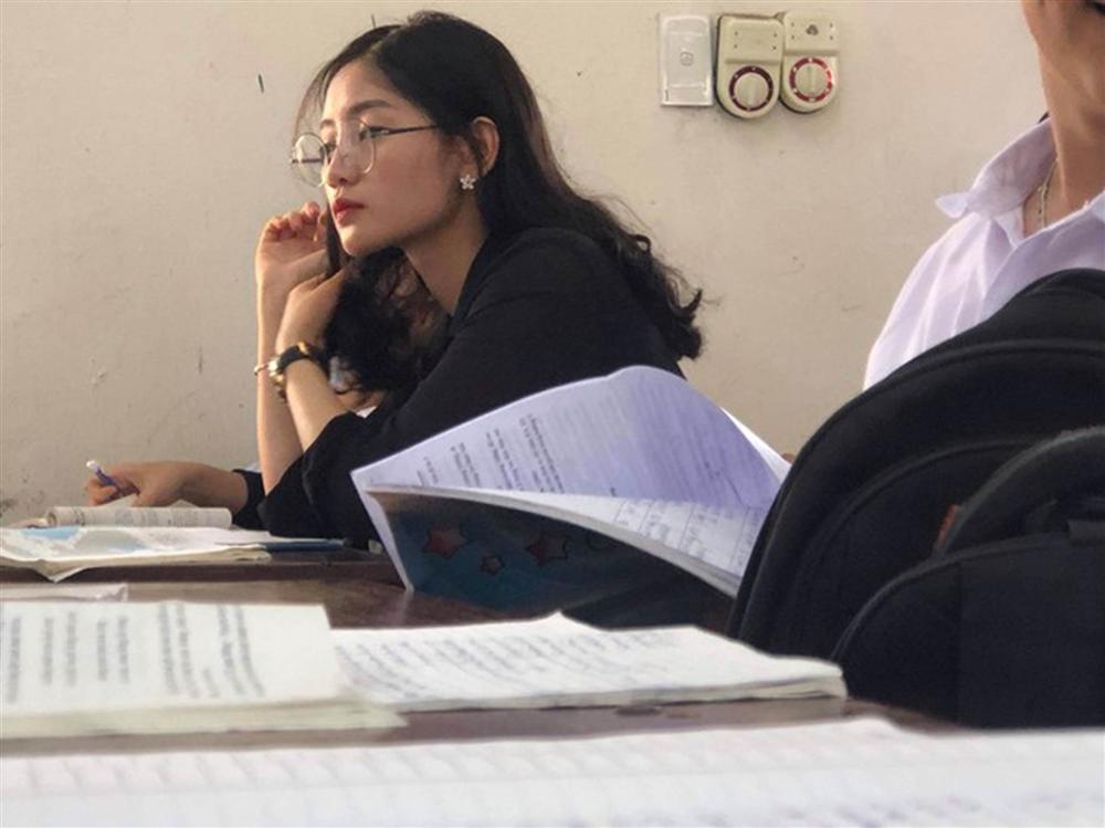 5 cô giáo sinh năm 1997 nổi tiếng trên mạng với nhan sắc ngọt ngào-7