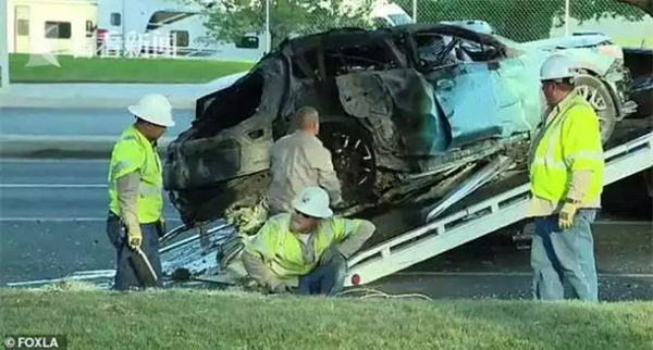 Người phụ nữ gây hoang mang dư luận khi khỏa thân lái xe gây tai nạn rồi bỏ mặc 2 con trong biển lửa, trốn khỏi hiện trường-3