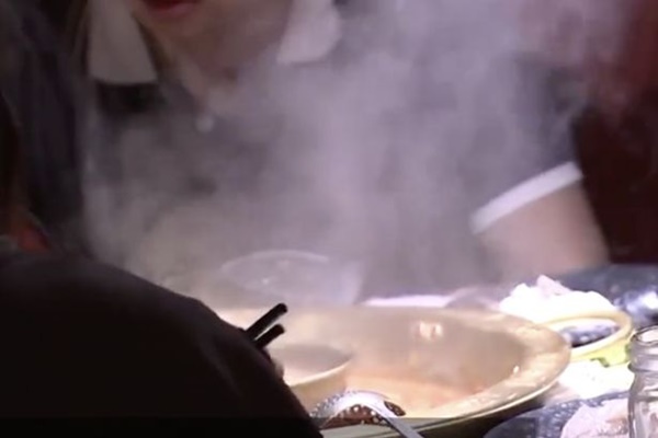 Bác sĩ phát hiện 700 con sán dây làm tổ, gây tổn thương trong não, ngực và phổi của một người đàn ông ăn thịt lợn chưa chín-3