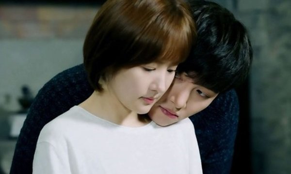 Gặp tình cũ trong ngày ra mắt em dâu, tôi rụng rời nghe em thì thầm 4 chữ-1