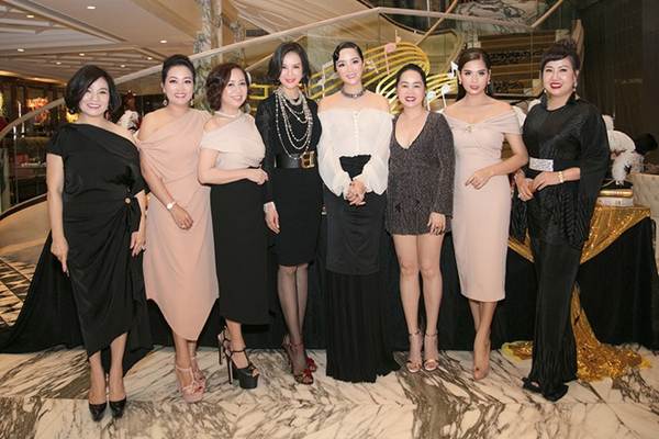 MC Thanh Mai mặc váy bó sát khoe đường cong quyến rũ ở tuổi 46-2