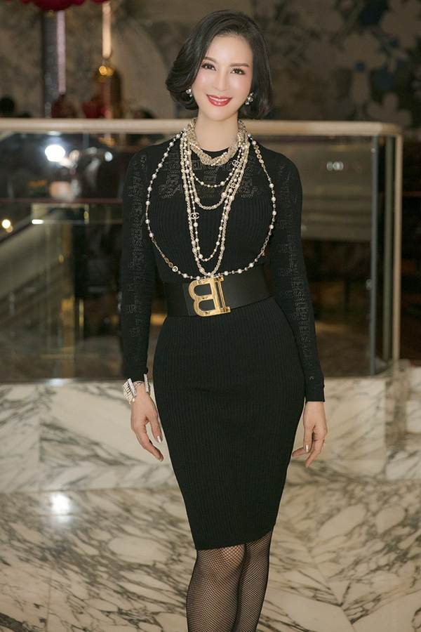 MC Thanh Mai mặc váy bó sát khoe đường cong quyến rũ ở tuổi 46-5