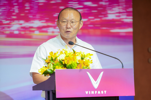 Vinfast tặng xe Lux SA2.0 phiên bản cao cấp cho HLV Park Hang Seo-2