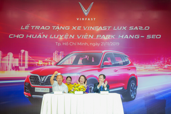Vinfast tặng xe Lux SA2.0 phiên bản cao cấp cho HLV Park Hang Seo-3