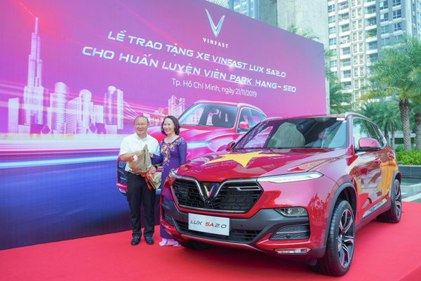 Vinfast tặng xe Lux SA2.0 phiên bản cao cấp cho HLV Park Hang Seo-4