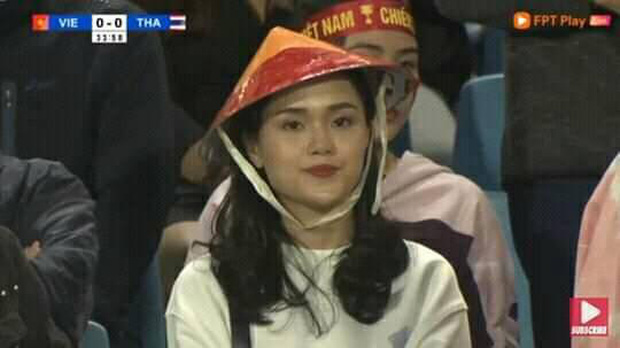 Bạn gái Duy Mạnh khoe ảnh lung linh trên khán đài, dân mạng thả vào khoảnh khắc cam thường để cà khịa: Liệu có khác biệt lắm không?-3
