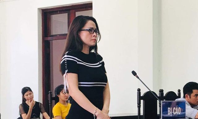 Hotgirl mang người đi đánh ghen: Cạo đầu, xén lông mày nhân viên ngay tại công ty-1