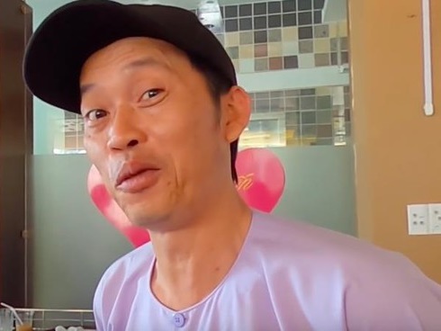 Hoài Linh giúp bé gái tìm người thân-1