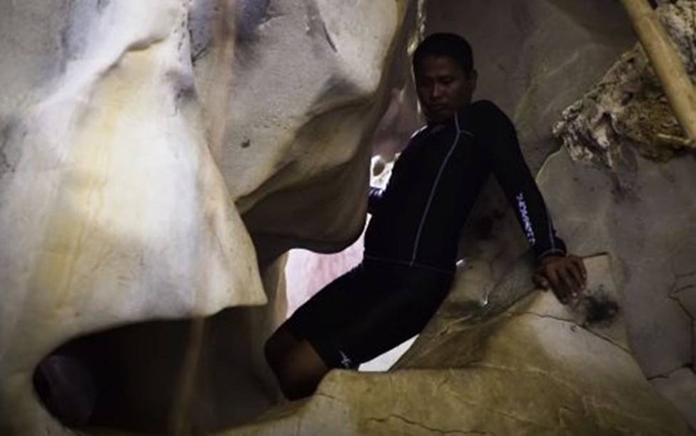 Nghề giỡn mặt tử thần, rơi xuống có thể mất mạng... lấy thứ bán 68 triệu/kg-10