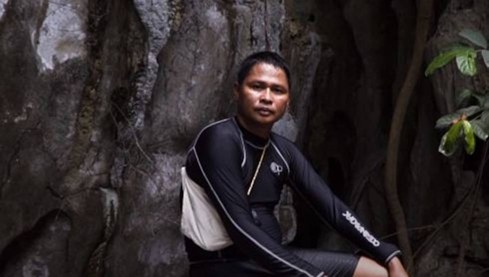 Nghề giỡn mặt tử thần, rơi xuống có thể mất mạng... lấy thứ bán 68 triệu/kg-3