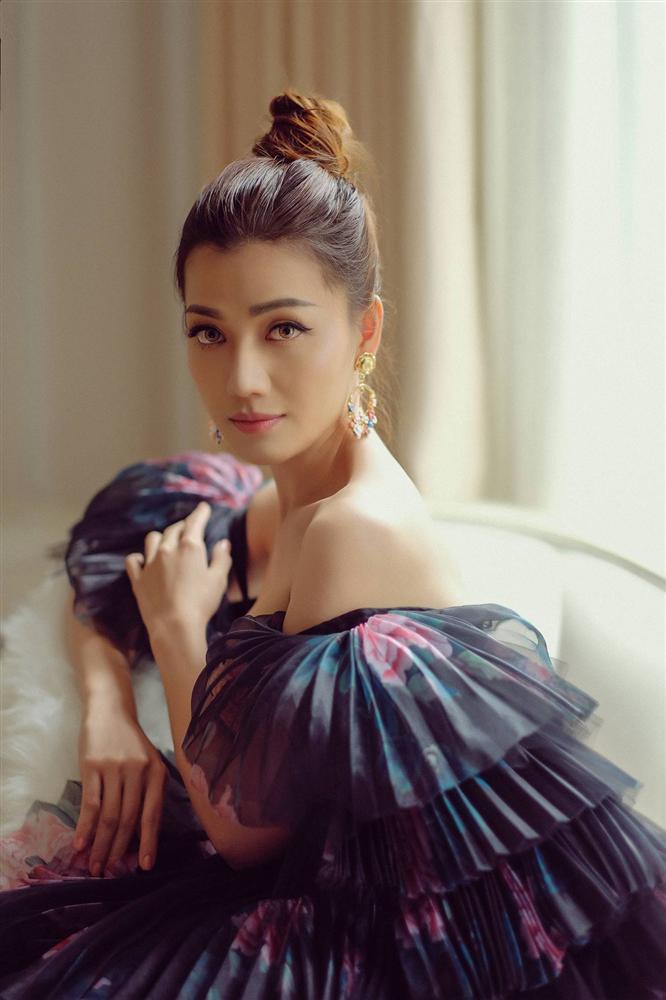 Thái Nhiên Phương khoe ngực đầy vai thon mong manh-2