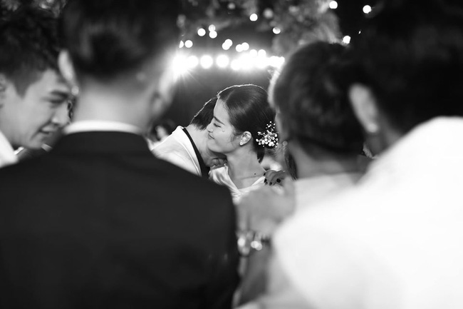 Những thước hình chưa từng hé lộ trong lễ cưới Đông Nhi - Ông Cao Thắng: Noo Phước Thịnh khóc như mưa, Hari Won bị dìm hàng-2