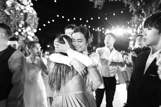 Những thước hình chưa từng hé lộ trong lễ cưới Đông Nhi - Ông Cao Thắng: Noo Phước Thịnh khóc như mưa, Hari Won bị dìm hàng-7