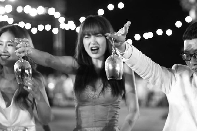 Những thước hình chưa từng hé lộ trong lễ cưới Đông Nhi - Ông Cao Thắng: Noo Phước Thịnh khóc như mưa, Hari Won bị dìm hàng-9