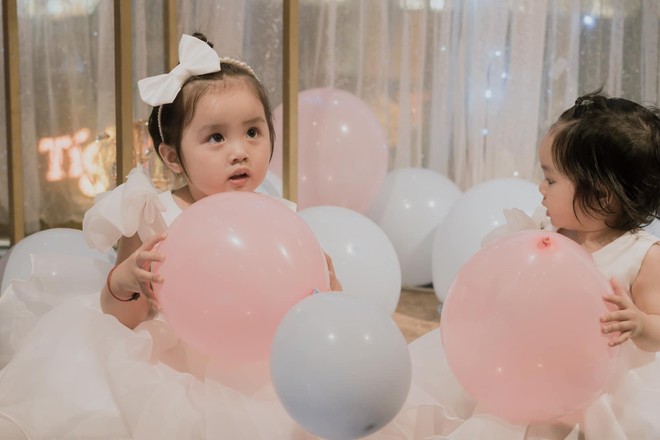 Vẻ đẹp đáng yêu của hai cô con gái Hoài Lâm-5