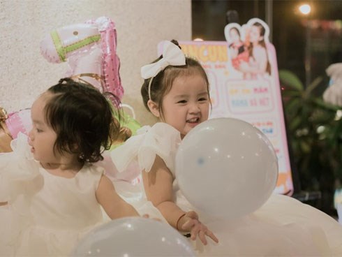 Vẻ đẹp đáng yêu của hai cô con gái  Hoài Lâm