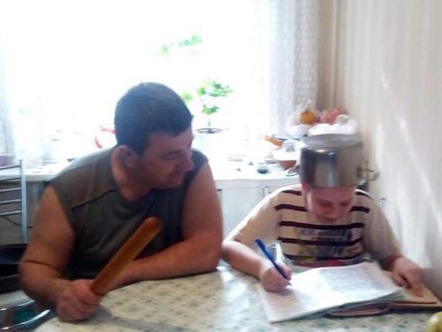 Cô giáo được phen cười ngất khi đọc bản kiểm điểm của học trò: Con có mắt như mù, cô viết lù lù trên bảng mà con vẫn chép sai-2