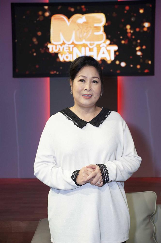 Hình ảnh chính thức của Quỳnh Trần JP và bé Sa trong talkshow do NSND Hồng Vân làm MC-1