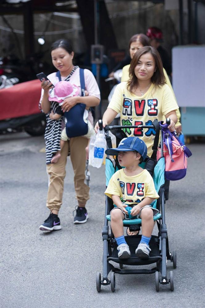 Hình ảnh chính thức của Quỳnh Trần JP và bé Sa trong talkshow do NSND Hồng Vân làm MC-5