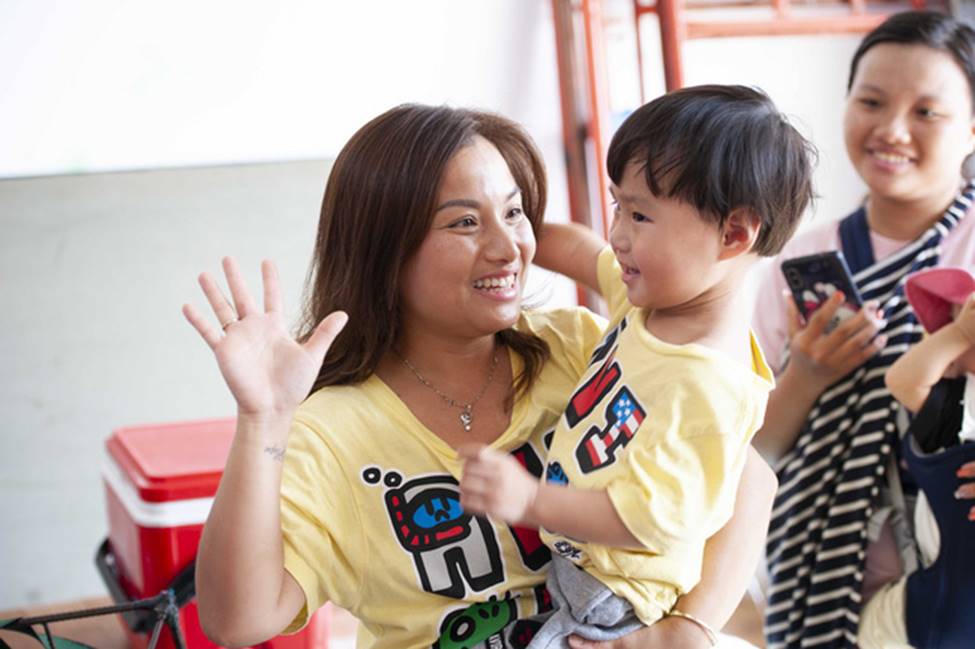 Hình ảnh chính thức của Quỳnh Trần JP và bé Sa trong talkshow do NSND Hồng Vân làm MC-11