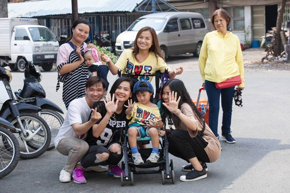 Hình ảnh chính thức của Quỳnh Trần JP và bé Sa trong talkshow do NSND Hồng Vân làm MC-13