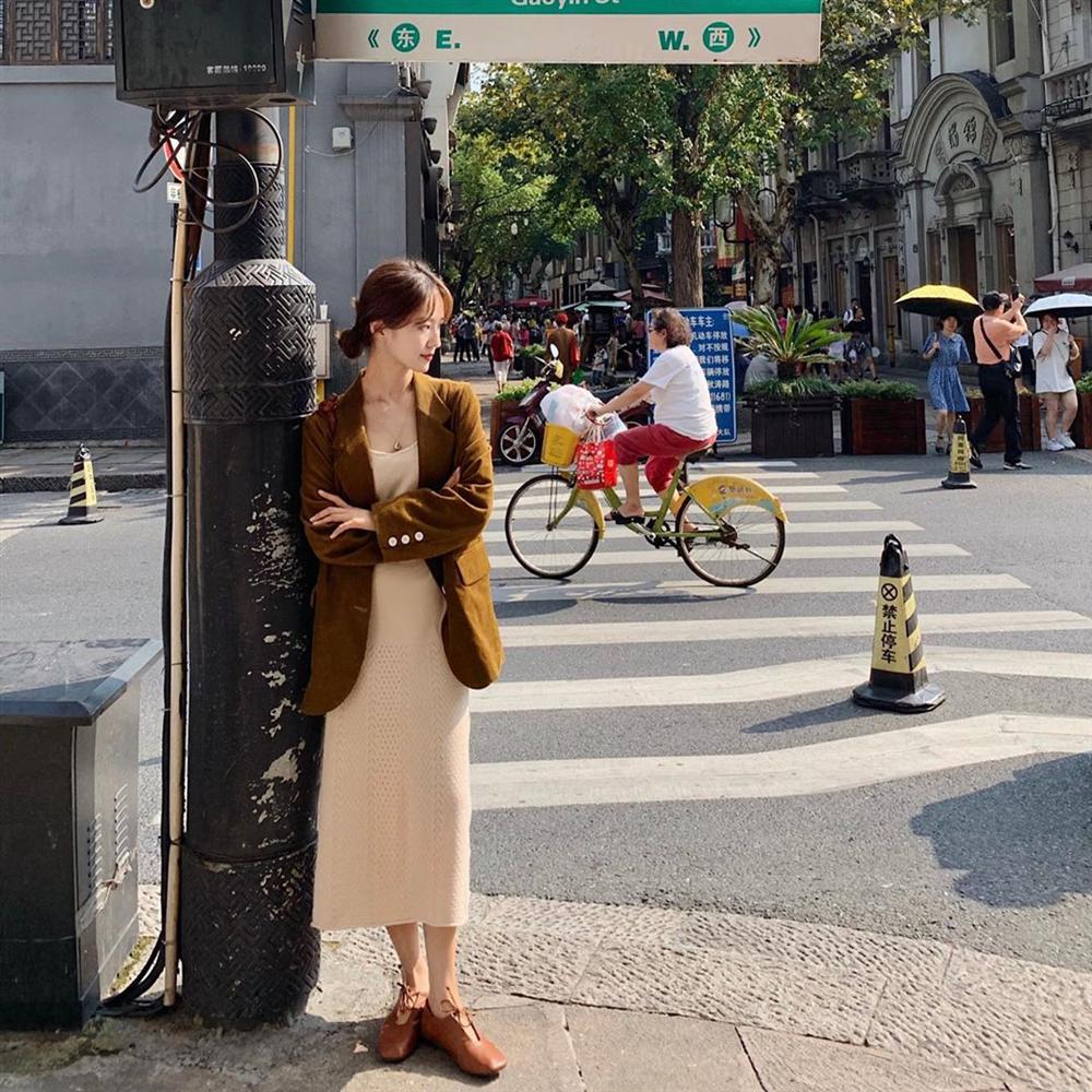 4 cách diện váy mùa lạnh xinh không để đâu cho hết, bạn áp dụng thì sẽ tỏa sáng mọi lúc mọi nơi-4