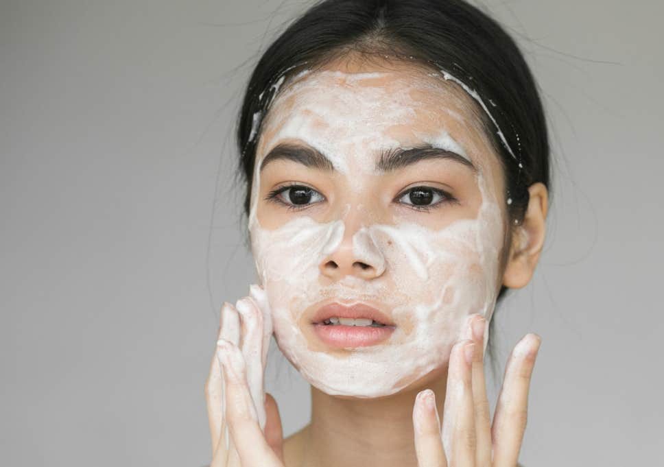 Học ngay cách chăm sóc da dầu mụn đúng cách vào mùa đông-1