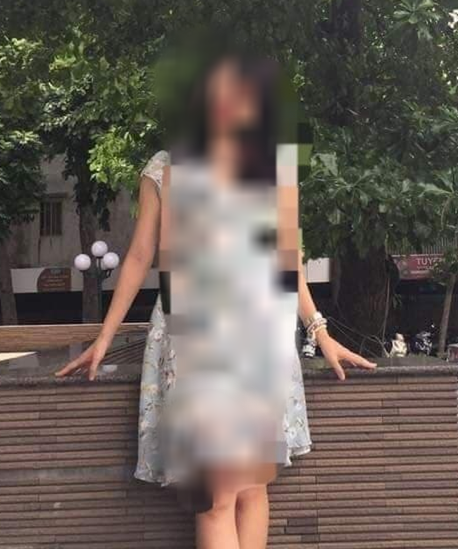 Vụ xe Mercedes gây tai nạn liên hoàn rồi bốc cháy: Đám tang cô gái ngập tràn nước mắt và vòng hoa trắng-2