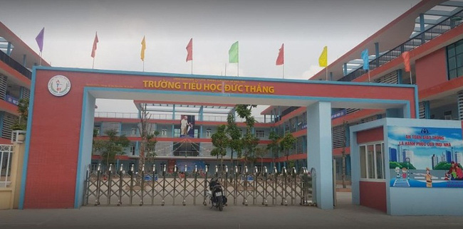 Suất cơm 20.000 đồng của học sinh tiểu học bị tố lèo tèo vài miếng đậu và cá viên đông lạnh, hiệu trưởng đưa ra lý do khó chấp nhận-3