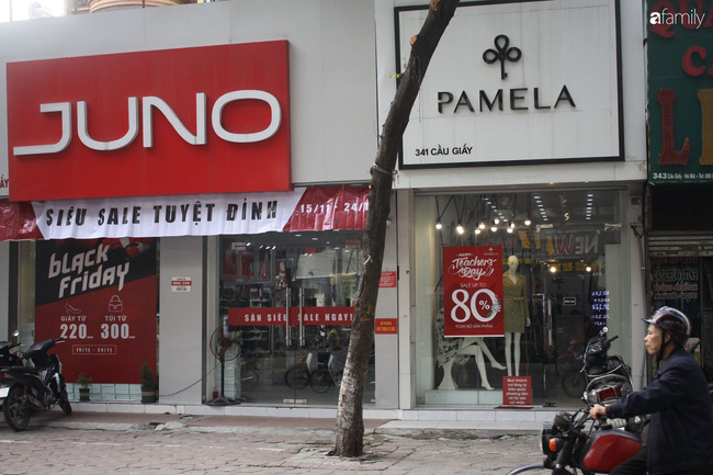 Nhiều cửa hàng thời trang ở Hà Nội đã chạy đà cho ngày mua sắm Black Friday bằng việc treo biển giảm giá mạnh tới 80% các sản phẩm-6