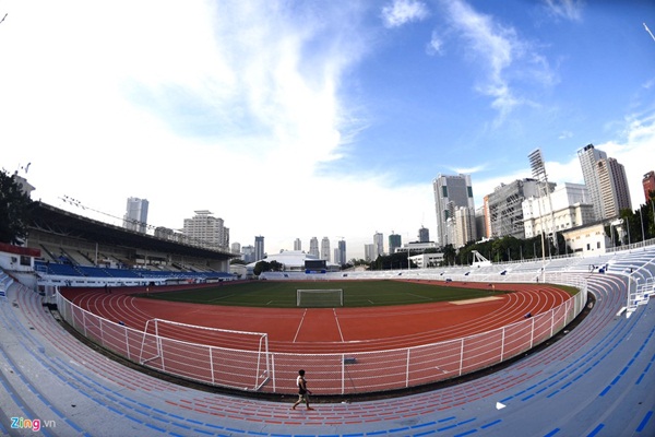 Sân bóng đá SEA Games 30 ngổn ngang trước ngày thi đấu-1