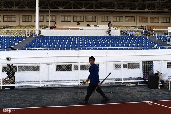 Sân bóng đá SEA Games 30 ngổn ngang trước ngày thi đấu-6