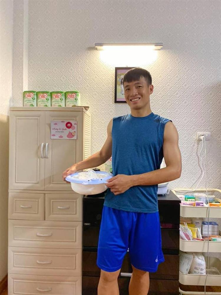 Ông bố bỉm sữa quốc dân gọi tên dàn cầu thủ Việt Nam: Giặt giũ, tắm gội, cho con ngủ anh cân tất!-2