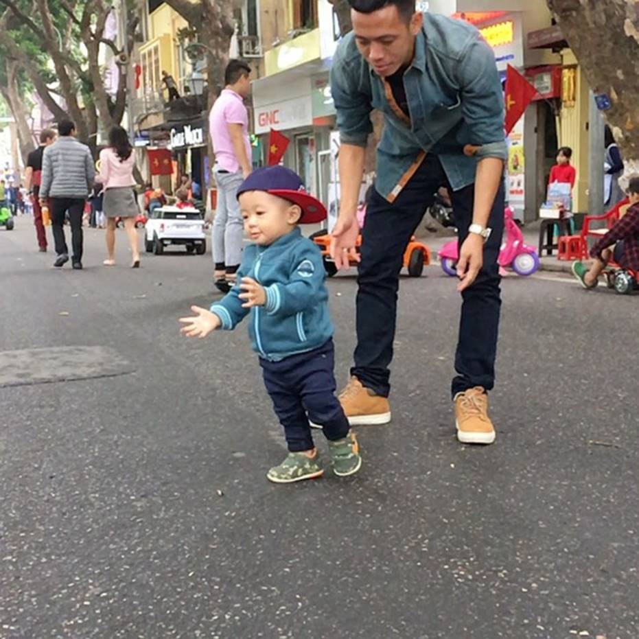 Ông bố bỉm sữa quốc dân gọi tên dàn cầu thủ Việt Nam: Giặt giũ, tắm gội, cho con ngủ anh cân tất!-14