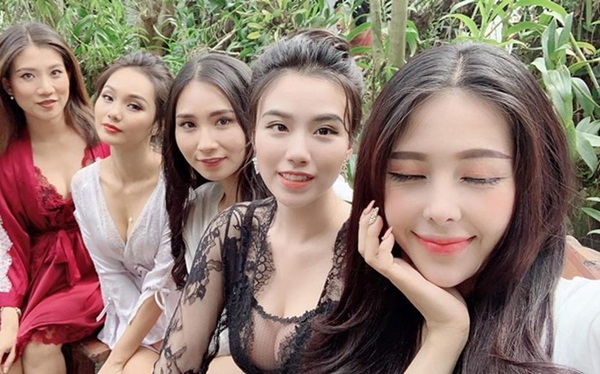 Hot girl Việt tai tiếng, khoe thân có cửa nào tấn công showbiz?-2