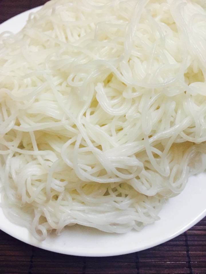 Giá thịt lợn leo thang, thử làm bát bún chả cá siêu to khổng lồ vừa ngon vừa rẻ-3
